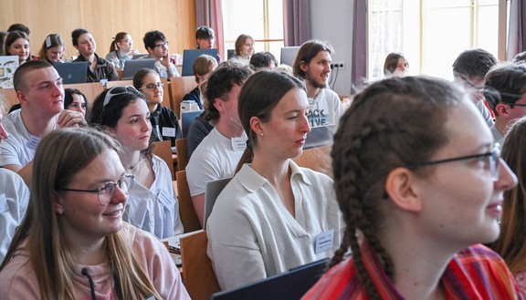 Rady a tipy pro prváky na FF UHK: Vše, co potřebujete vědět